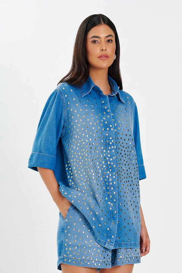 MAXI CAMISA JEANS COM APLICACÕES