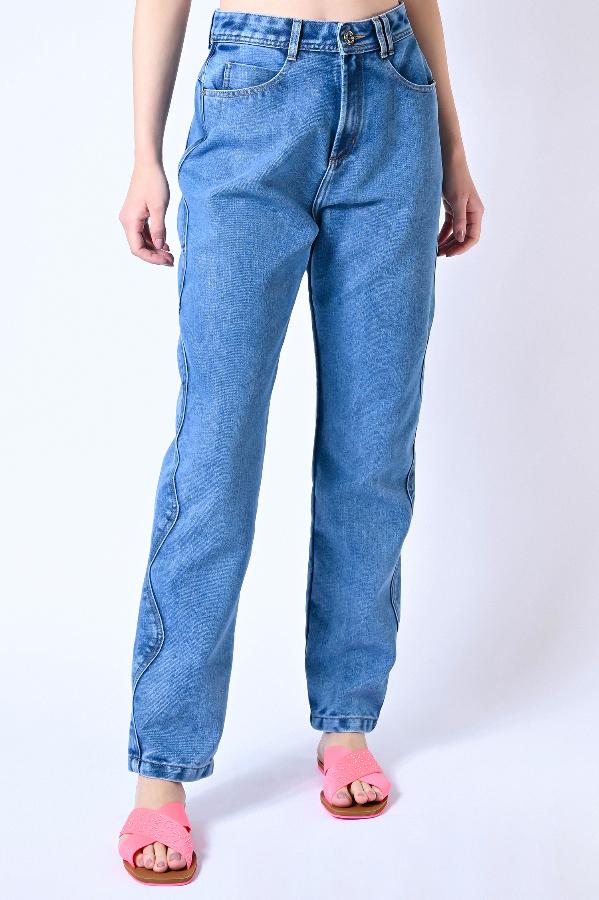 CALÇA MOM DENIM COM DETALHE LATERAL