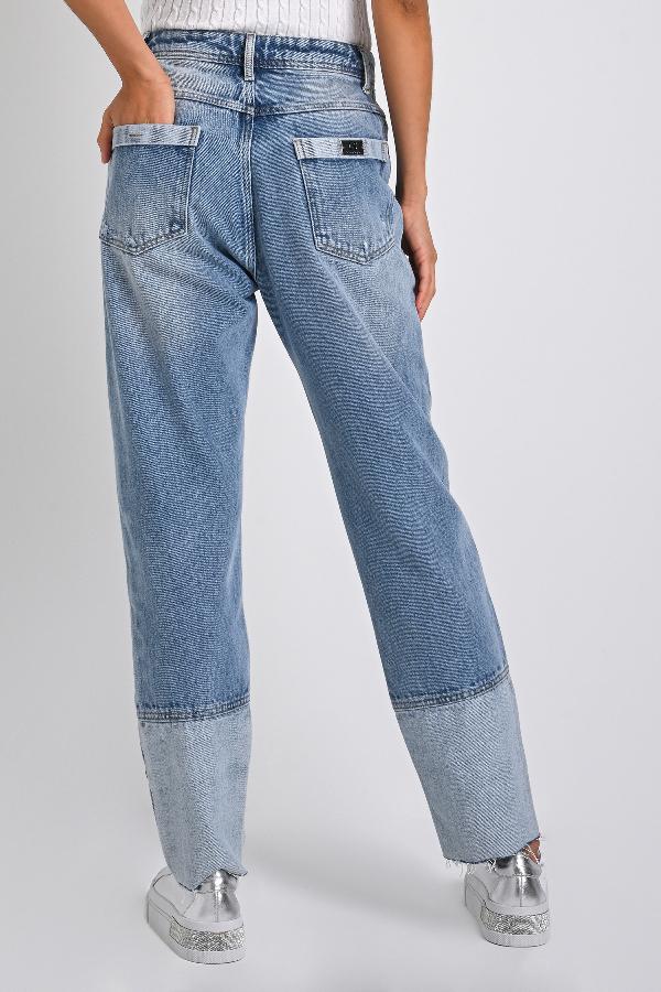 CALÇA MOM SLIM COM DETALHES