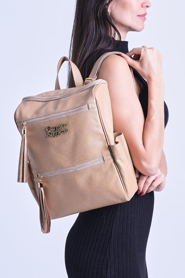 MOCHILA COM BOLSOS EXTERNOS