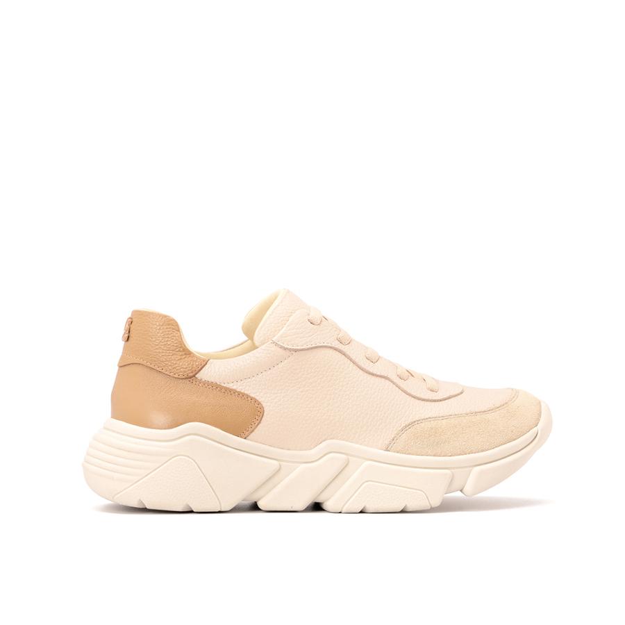 SAPATILHA COM RECORTES