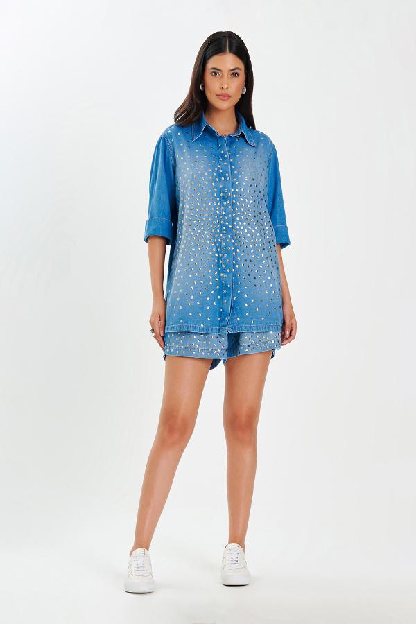 MAXI CAMISA JEANS COM APLICACÕES