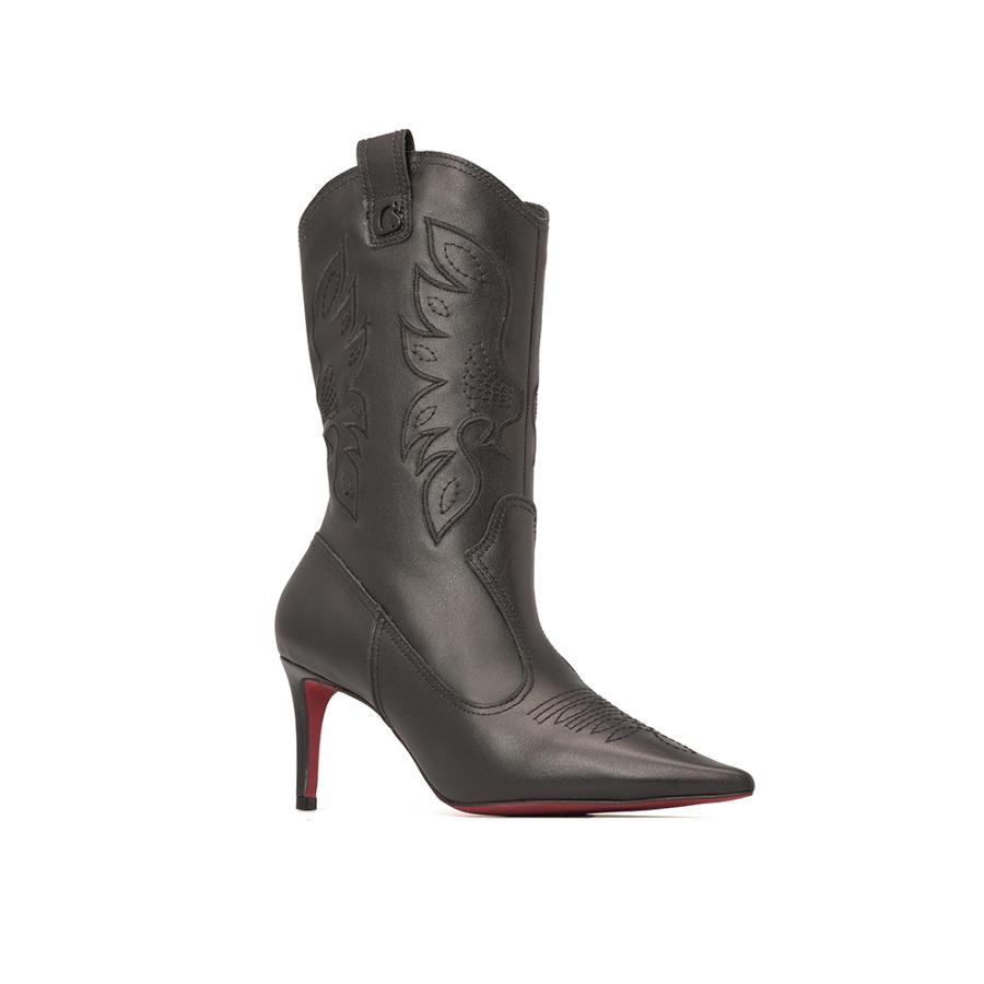 BOTA COM BORDADO