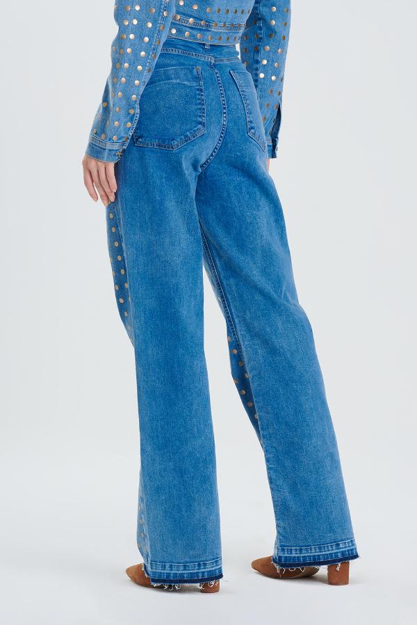 CALÇA JEANS WIDE SLIM COM TACHAS
